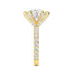 18K Solid Gold 3.01 CT Round Cut Natural Diamond Engagement Ring - Close Up | Riyanika Jewels