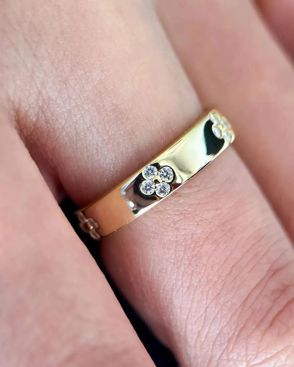 18K Solid Gold Four Leaf Clover 0.3ct Lab Grown Diamond Band - Side View | Riyanika Jewels