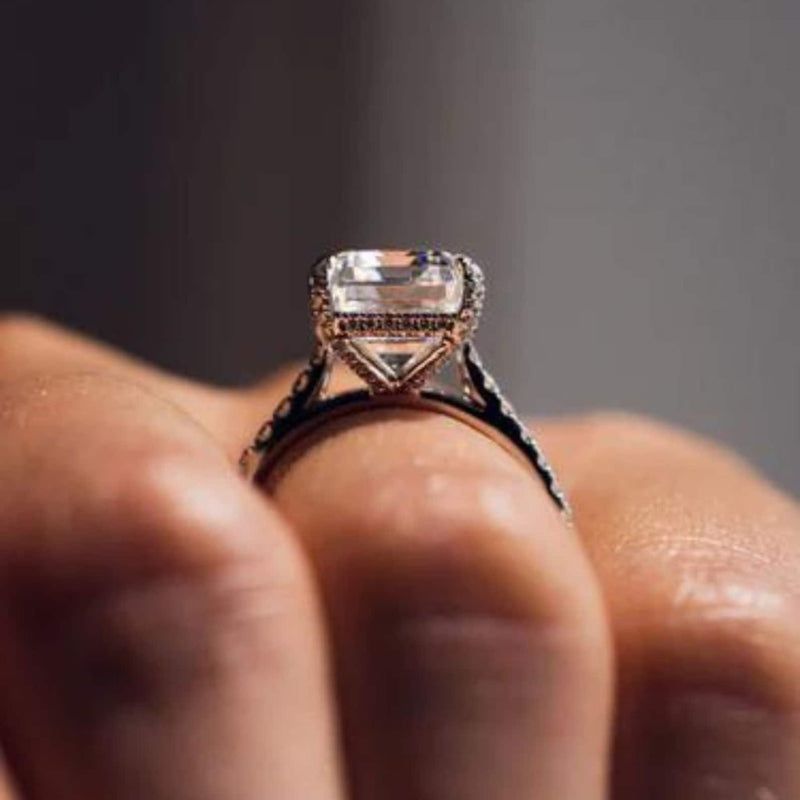 18k Solid Gold 2.50 CT Emerald Cut Natural Diamond Halo Style Engagement Ring - Detail