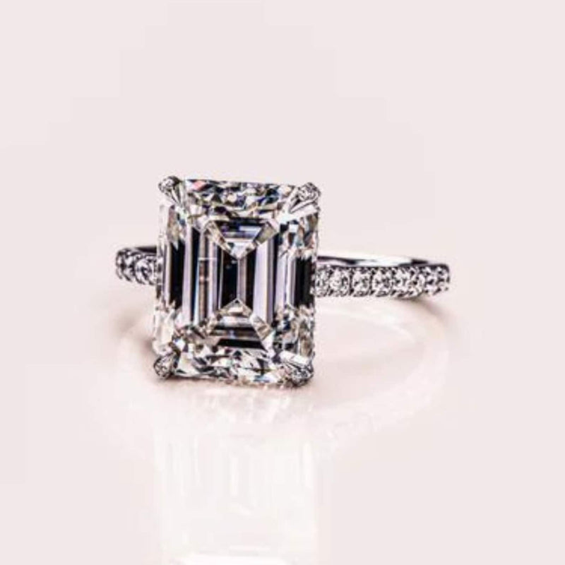 18k Solid Gold 2.50 CT Emerald Cut Natural Diamond Halo Style Engagement Ring - Close Up