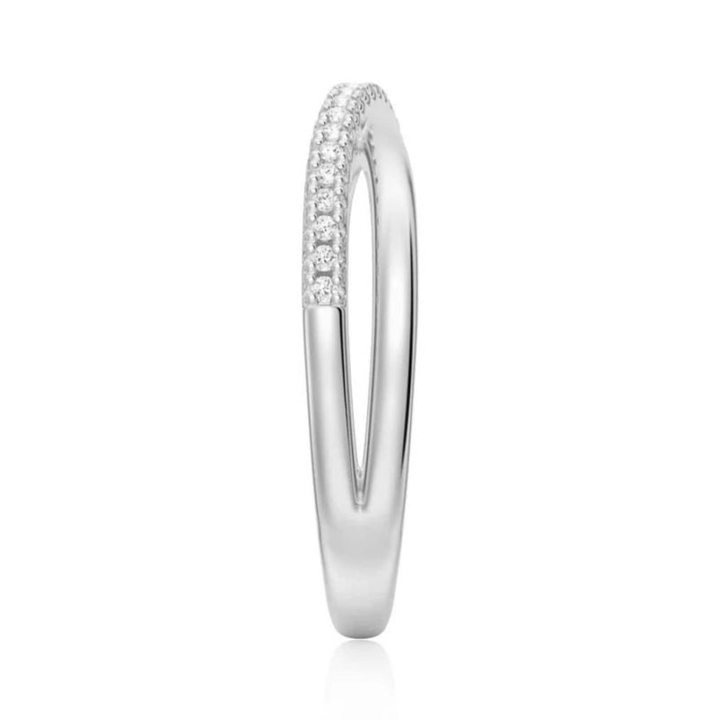 18K Solid Gold Natural Diamond Round Cut Twisted Infinity Half Eternity Band - Close Up