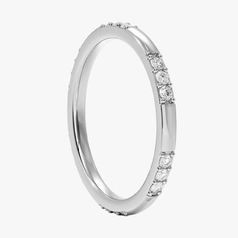 18K Solid Gold 0.30 CT Lab Grown Diamond Round Cut Prong Set Wedding Band - Detail | Riyanika Jewels