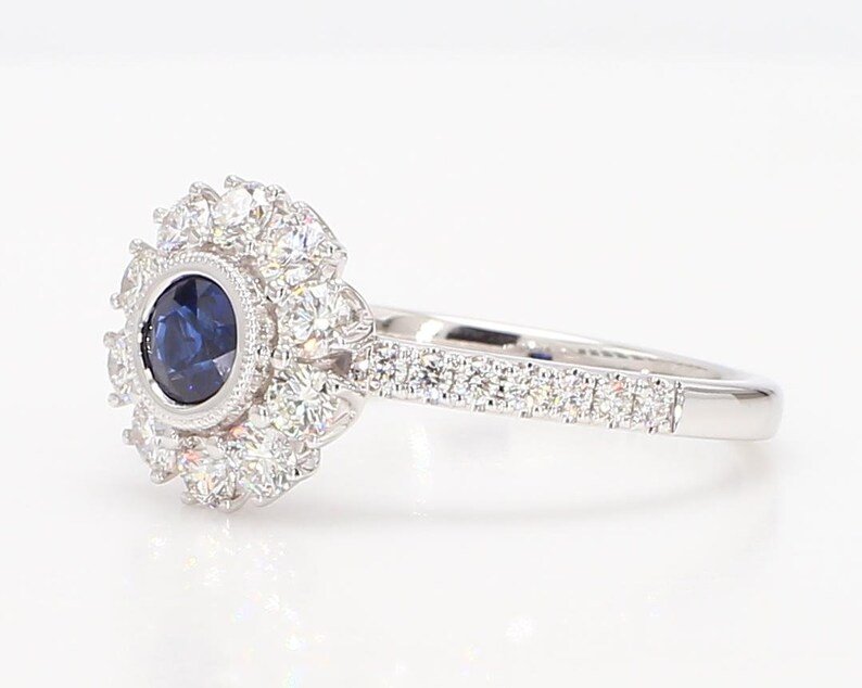 18K Solid Gold Blue Round Sapphire & Lab Grown Diamond 1.00 Carat Ring - Close Up | Riyanika Jewels