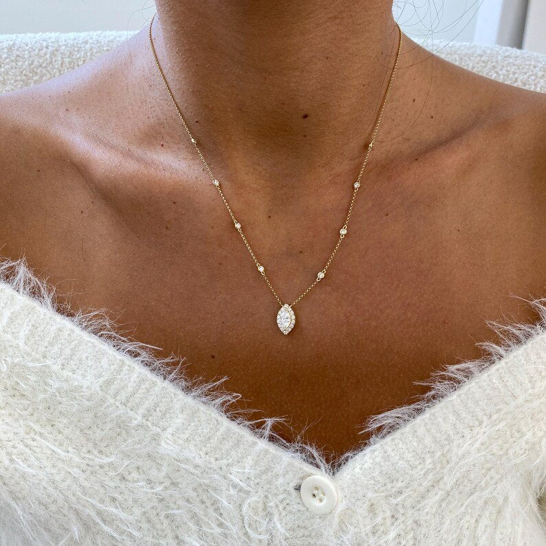 18K Solid Gold Lab Grown Diamond Cluster Pendant Necklace - Detail | Riyanika Jewels