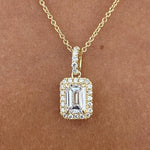18K Gold 1.37 ct Emerald & Round Diamond Cluster Pendant - Detail | Riyanika Jewels