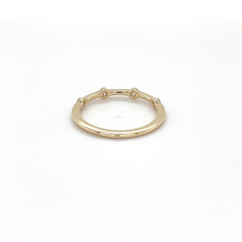 18K Solid Gold 0.20 CT Stackable Natural Diamond Ring - Detail | Riyanika Jewels