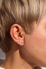 18K Solid Gold Lab Grown Diamond Trio Piercing | Screw Back Stud for Tragus & Cartilage - Detail