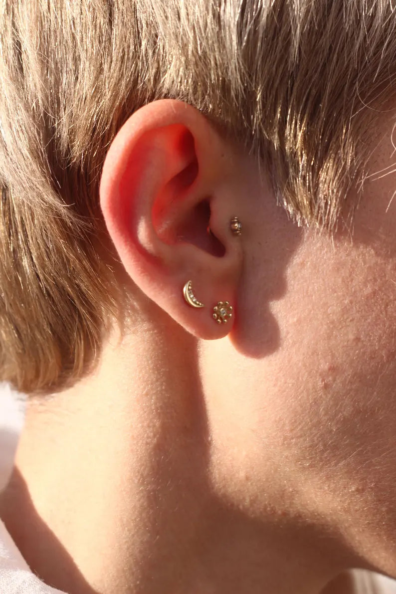 18K Solid Gold Natural Diamond Flower Stud Earring | Dainty Floral Jewelry - Detail