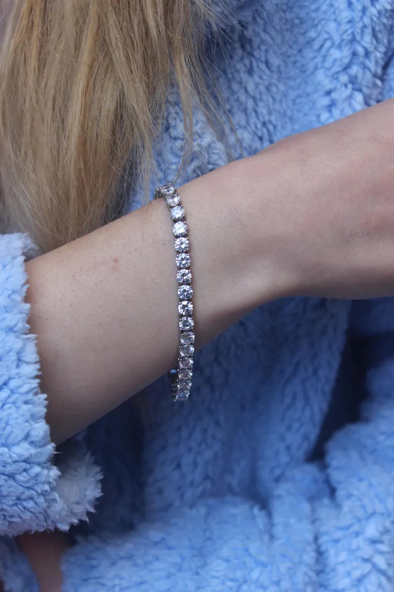 18K Solid Gold Lab Grown Diamond Infinity Tennis Bracelet - Side View | Riyanika Jewels