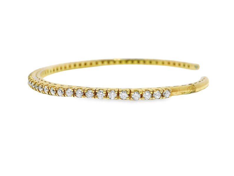 18K Solid Gold 1.74 Carat Lab Grown Diamond Bangle - Close Up | Riyanika Jewels