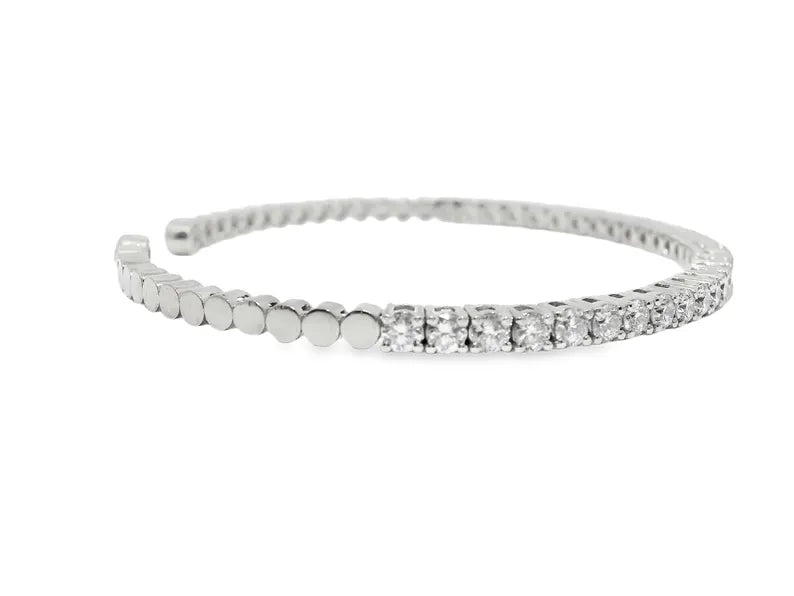 18K Solid Gold 2.82 Carat Lab Grown Diamond Bangle - Close Up | Riyanika Jewels