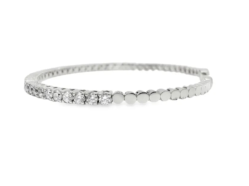 18K Solid Gold 2.82 Carat Lab Grown Diamond Bangle - Detail | Riyanika Jewels
