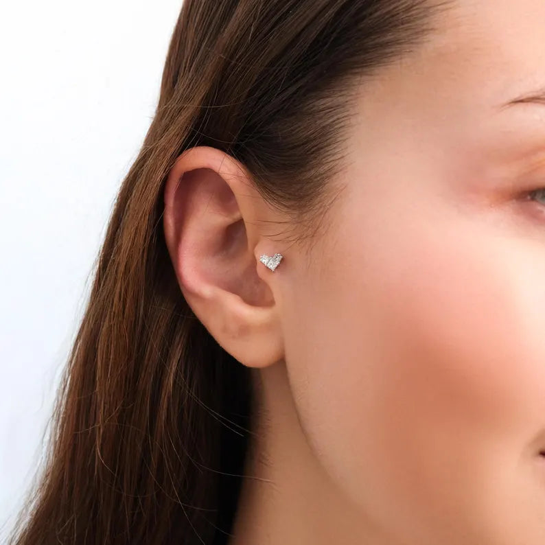 18K Solid Gold Princess Cut Lab Grown Diamond Cartilage Stud - Close Up | Riyanika Jewels