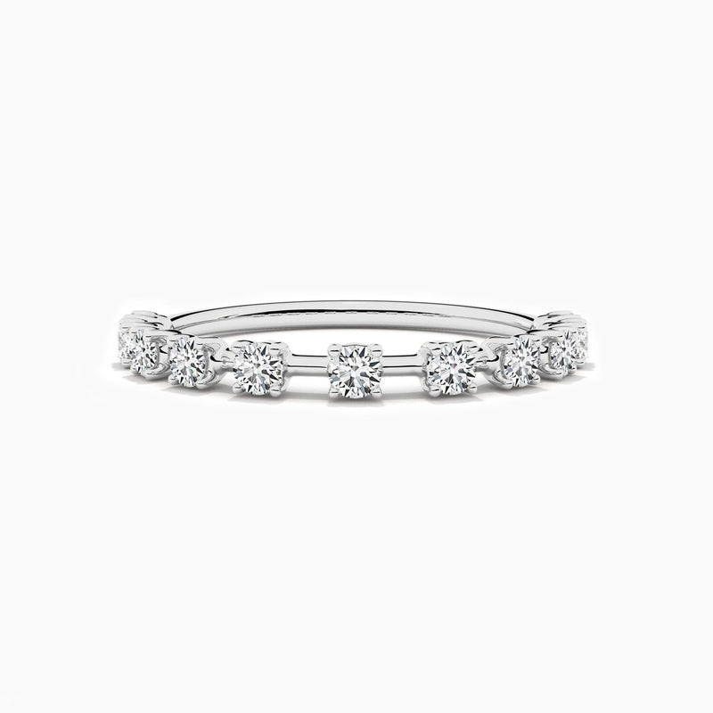 18k Solid Gold Round Natural Diamond Ring For Anniversary Gift - Detail | Riyanika Jewels
