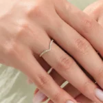 18K Solid Gold 1.00 CT Natural Diamond Alternating Curved Ring - Image 4